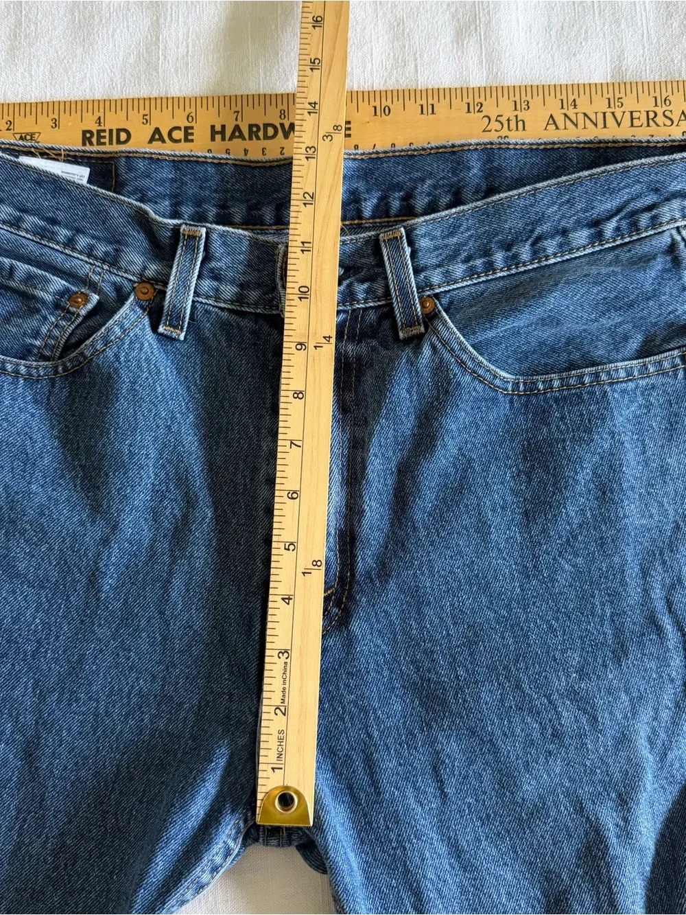 Levi's 505 Jeans Mens 34x30 Blue Straight Leg Denim Medium Wash Classic Fit